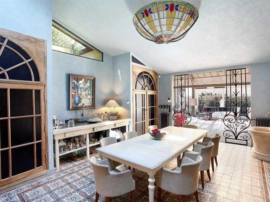 art-deco-light-fixtures-and-wrought-iron-decorations-give-the-dining-room-a-ton-of-rustic-charm