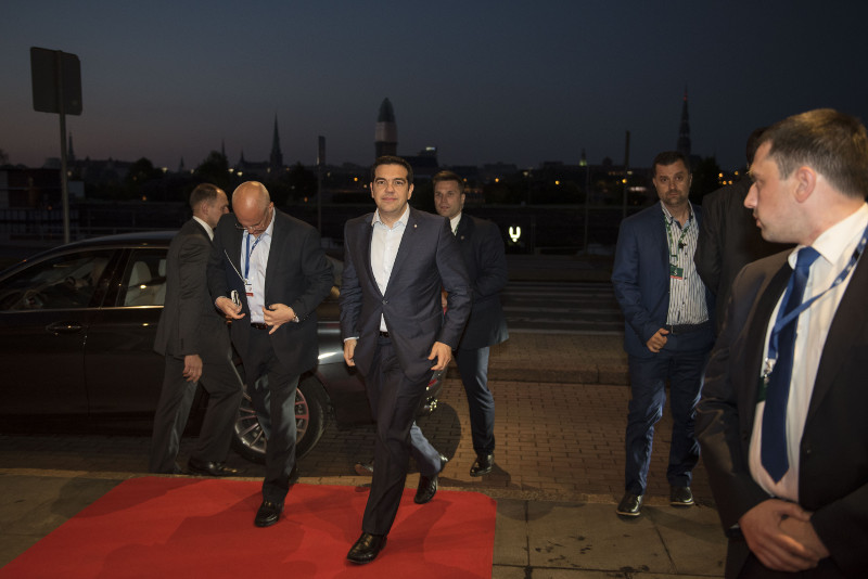 tsipras arriving