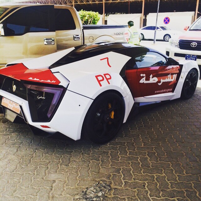 2015-abu-dhabi-police-lykan-hypersport-1.jpg