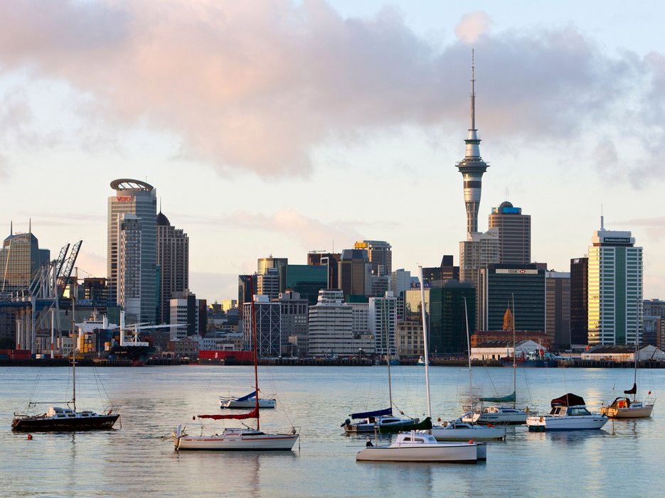 555e1070560358cc3c6ec3c1 auckland-sky-tower-01