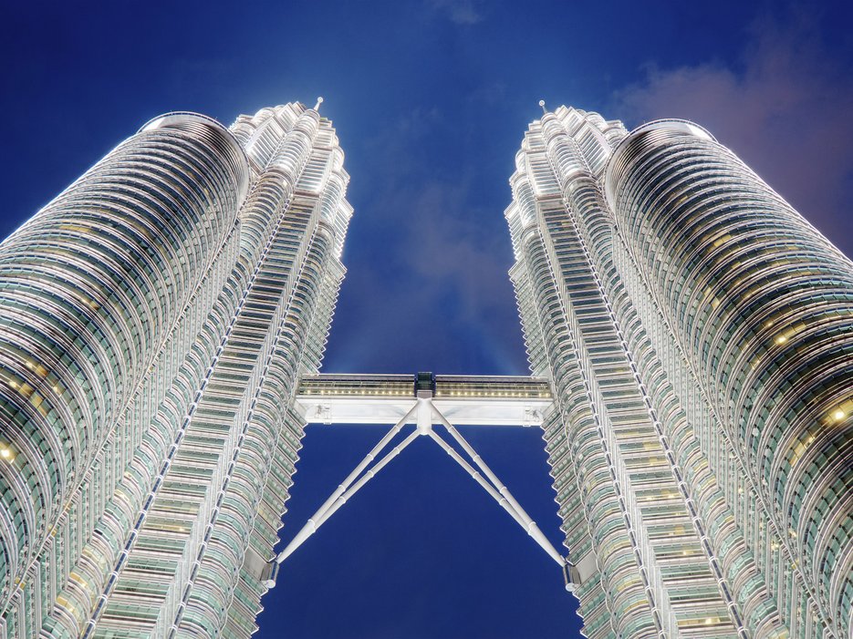 555e10a0560358cc3c6ec547 petronas-towers-01-cr-getty