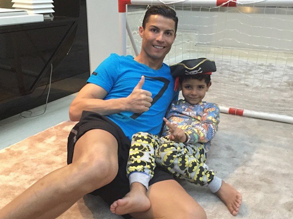 10-soccer-player-cristiano-ronaldo.jpg