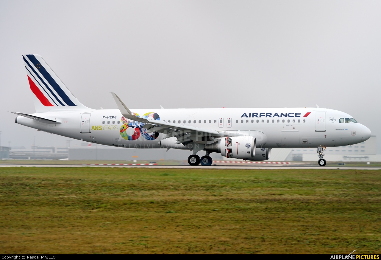 Air_France_Airbus_A320.jpg