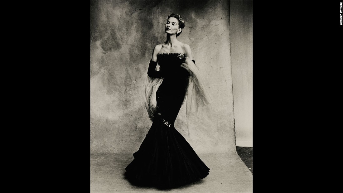 160505155202-lot-36-penn-rochas-mermaid-dress-super-169