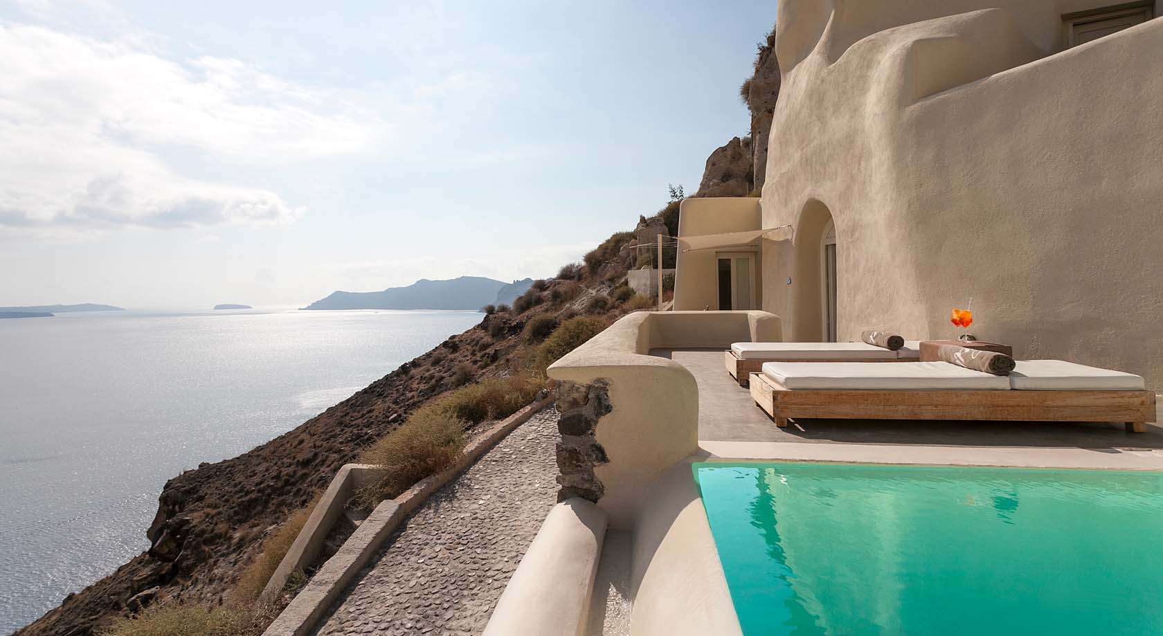 mystique-luxury-hotel-santorini-10 1