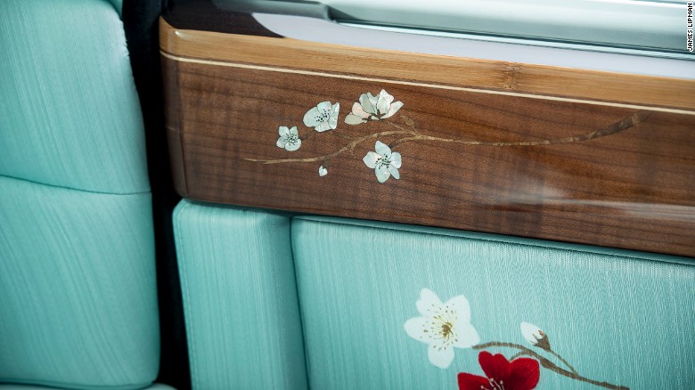 160601101840-rolls-royce-bespoke-serenity-phantom-3-exlarge-169