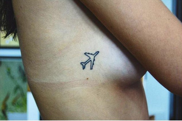 357C3D7600000578-3650698-High flyer many fans of the sideboob opt for a simple black and -a-28 1466451048425