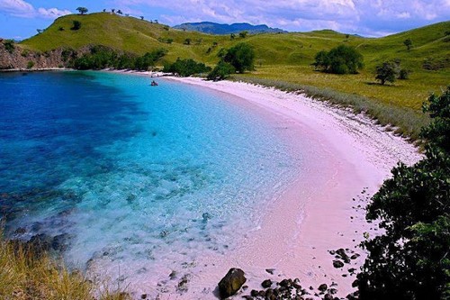 Tangsi-Beach-of-Lombok--Indonesia