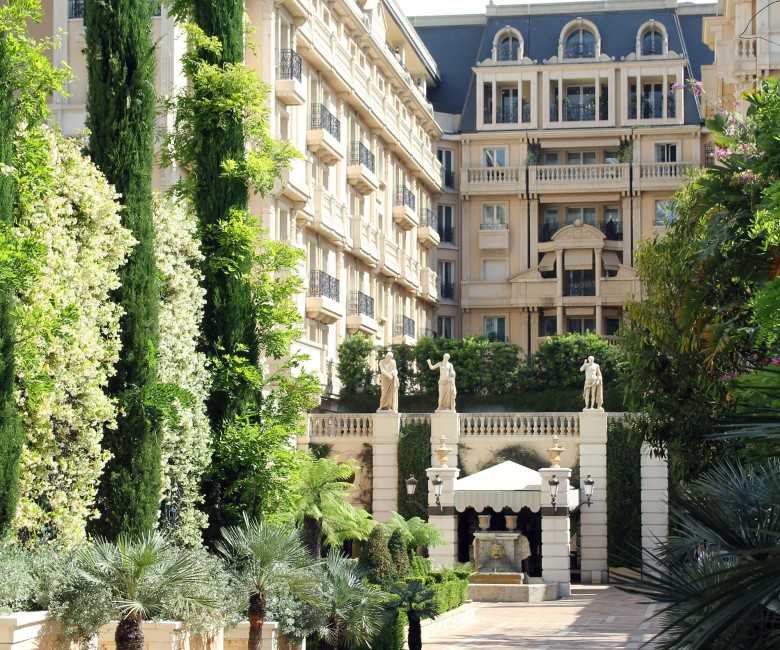 Hotel-Metropole-Daytime-Exterior
