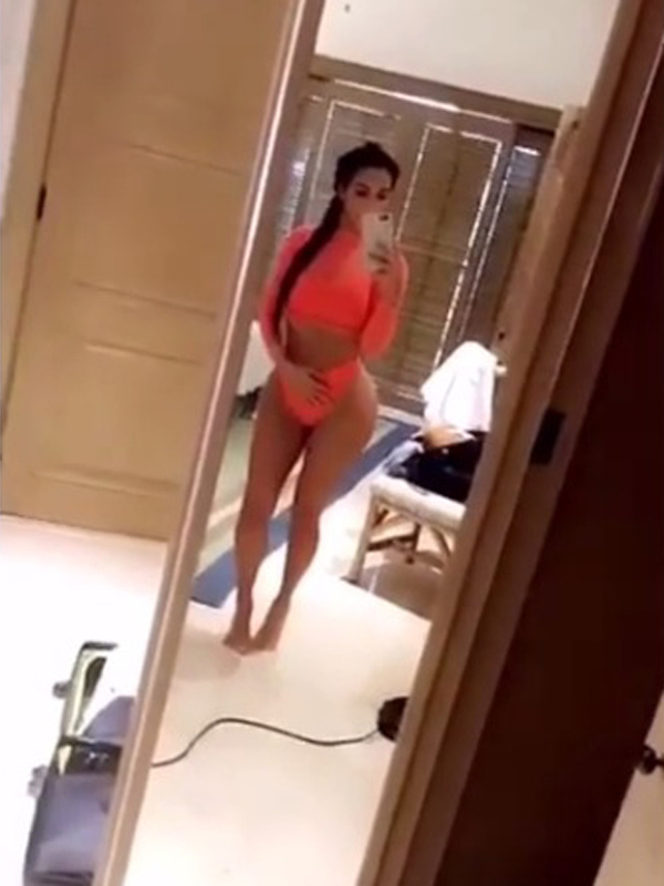 Kim-Kardashian-snapchat-in-Mexico