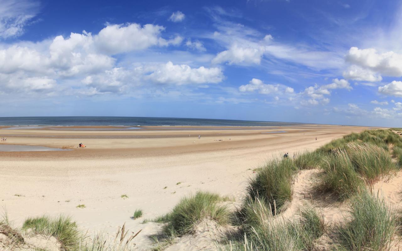 NS-beaches-nofolk-holkham-beach-xlarge