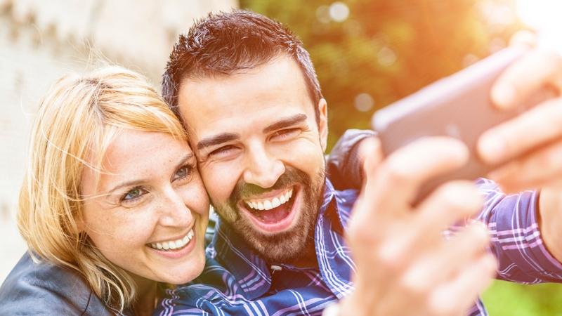 Best Selfie Phones 2015 UK thumb800