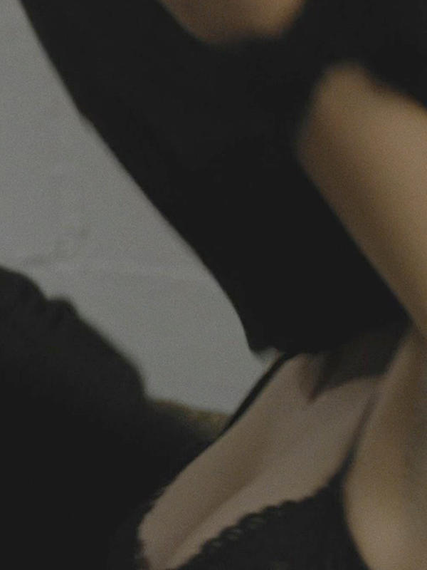 blonde emily ratajkowski in lingerie for new tv show easy 02-957004ba web