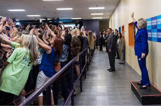 hillary-clinton-selfie