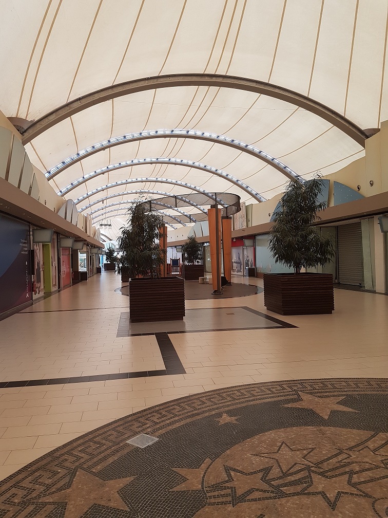 Pantheon_plaza_L_arisa.jpg