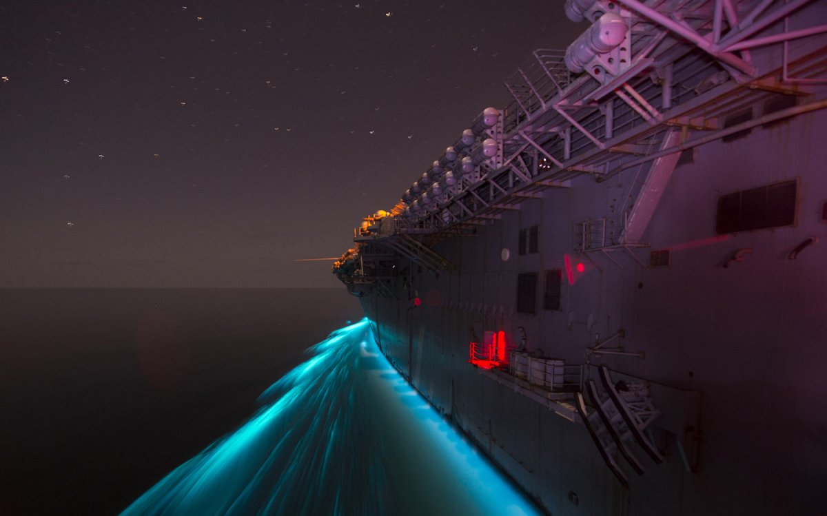 the-amphibious-assault-ship-uss-makin-island-transits-the-arabian-sea-on-march-3.jpg