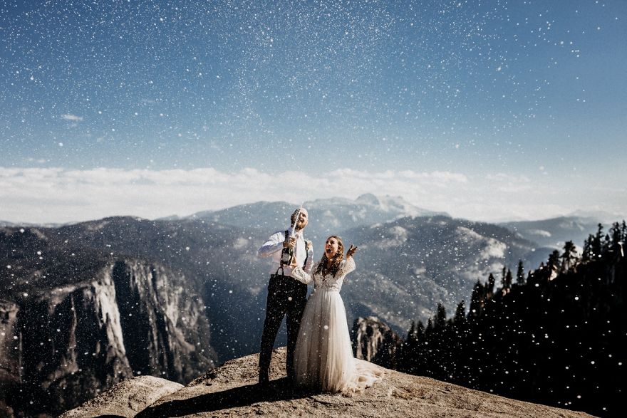 The-Top-50-Wedding-Photos-of-2017-5a4dea7e060e3__880.jpg