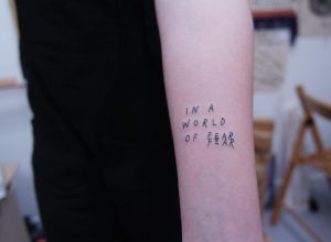My-words-your-body-Maison-Hefner-ti-lascia-il-segno-Collater.al-21-300x220.jpg