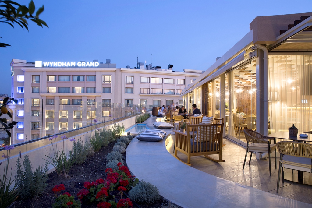 Roof_Top_Bar_Restaurant_Exterior.jpg