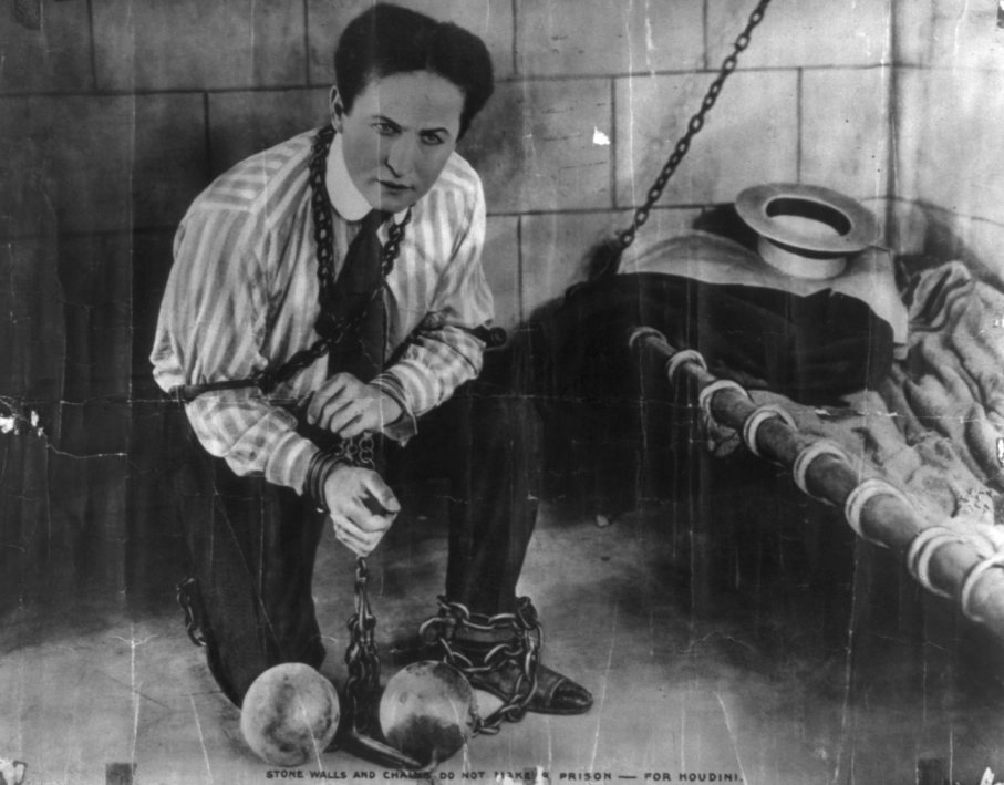 missedinhistory-podcasts-wp-content-uploads-sites-99-2015-10-Harry_Houdini.jpg