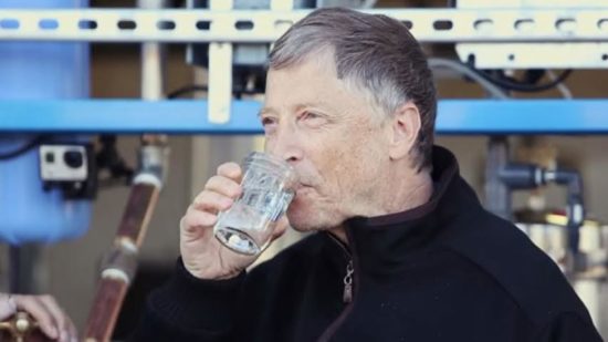 Μπιλ Γκέιτς: Επενδύει σε διάσημη μπίρα – χωρίς να την πίνει