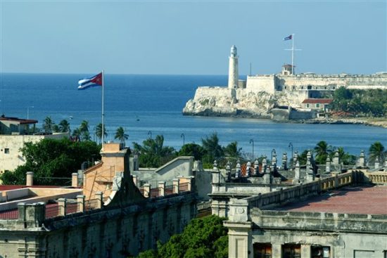 WSJ: Η Κίνα επιδιώκει την εγκατάσταση στρατιωτικής βάσης στην Κούβα