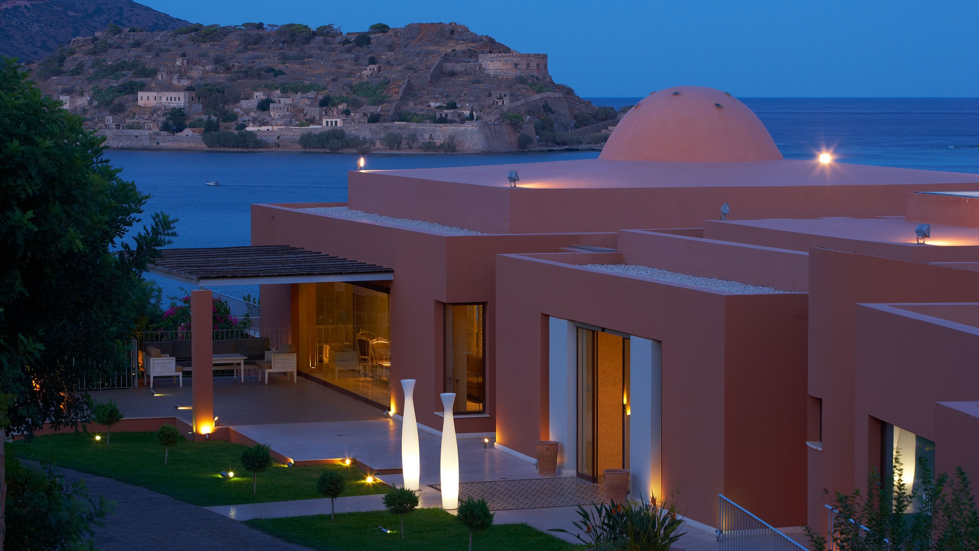 2011 07 Domes-Resort