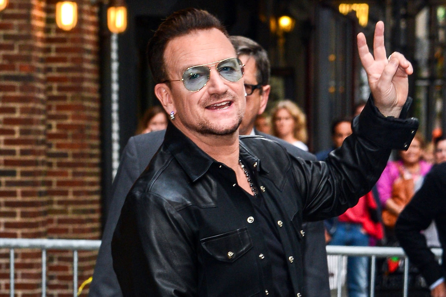 Боно отзывы. Боно. Bono u2. Боно u2 Клуни. Bono u2 очки.