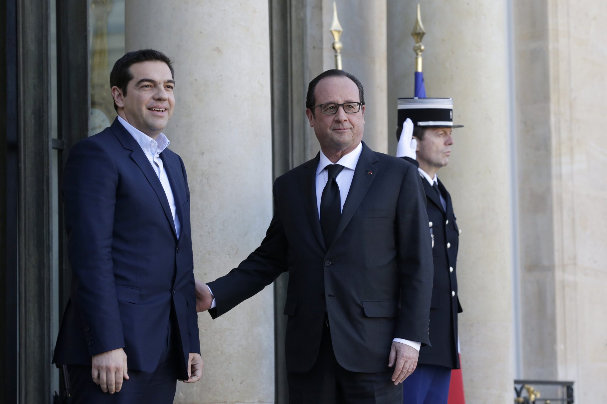 «Φλερτάρει» μέσω Ολάντ τη Φώφη ο Αλέξης