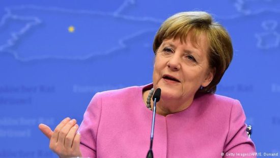 DW: Αλλάζει στρατηγική το Βερολίνο έναντι της Ελλάδας;