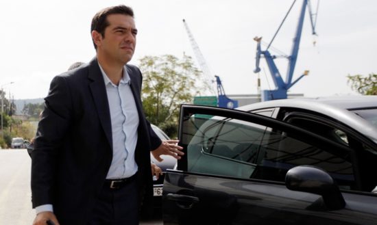 Ανησυχία στην κυβέρνηση για το προσφυγικό και την αξιολόγηση