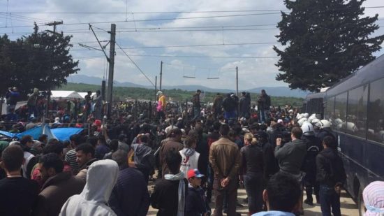 Νέα επεισόδια στην Ειδομένη: Ζητούν ξανά το άνοιγμα του φράχτη