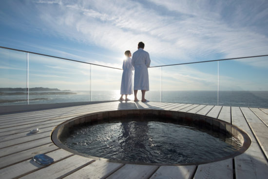 luxury-hotels-canada-newfoundland-fogo-island-inn-hot-tub lg