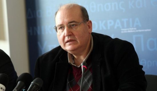 Φίλης για πλαστά πτυχία: Εφαρμόζουμε τη νομιμότητα