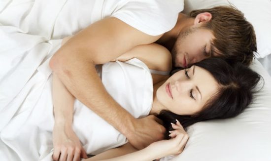 Χρυσάφι για την εφαρμογή που επιτρέπει σε μοναχικές γυναίκες να βρίσκουν άντρες να τις αγκαλιάζουν