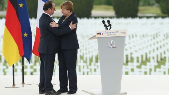 Μέρκελ και Ολάντ υπεραμύνονται της ΕΕ 100 χρόνια μετά τη μάχη του Verdun