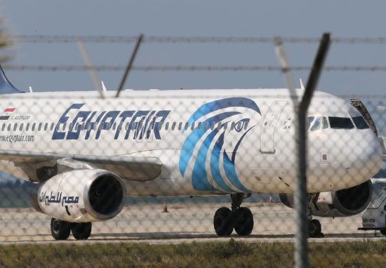 EgyptAir: Έκρηξη μαρτυρούν τα στοιχεία από τις σορούς των επιβατών
