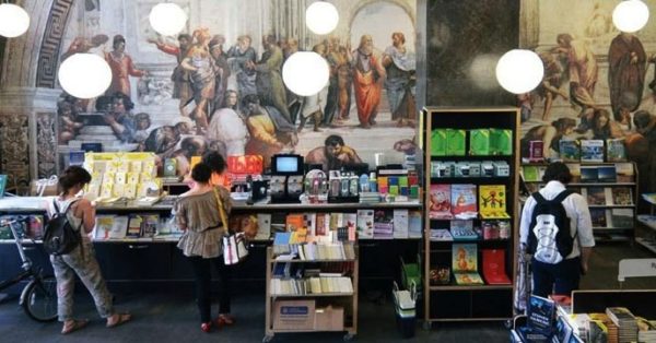 Τέλος εποχής, μετά από 35 χρόνια, για τα βιβλιοπωλεία Παπασωτηρίου