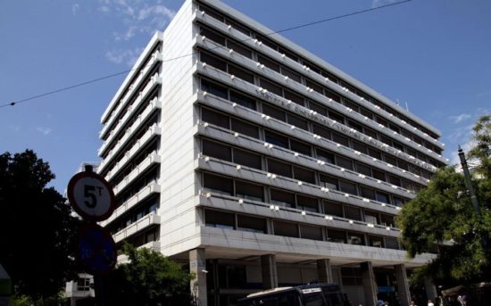 Εφοδος της ΕΛ.ΑΣ. στη ΓΓΔΕ: Σύλληψη υπαλλήλου του ΥΠΟΙΚ