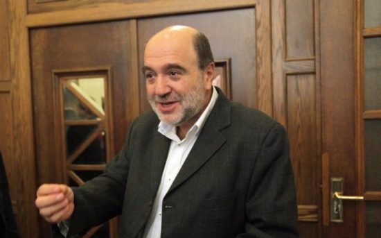 Ο Αλεξιάδης τρολλάρει: Θα έρθουν κι άλλοι «πάρα πολύ καλοί φόροι»