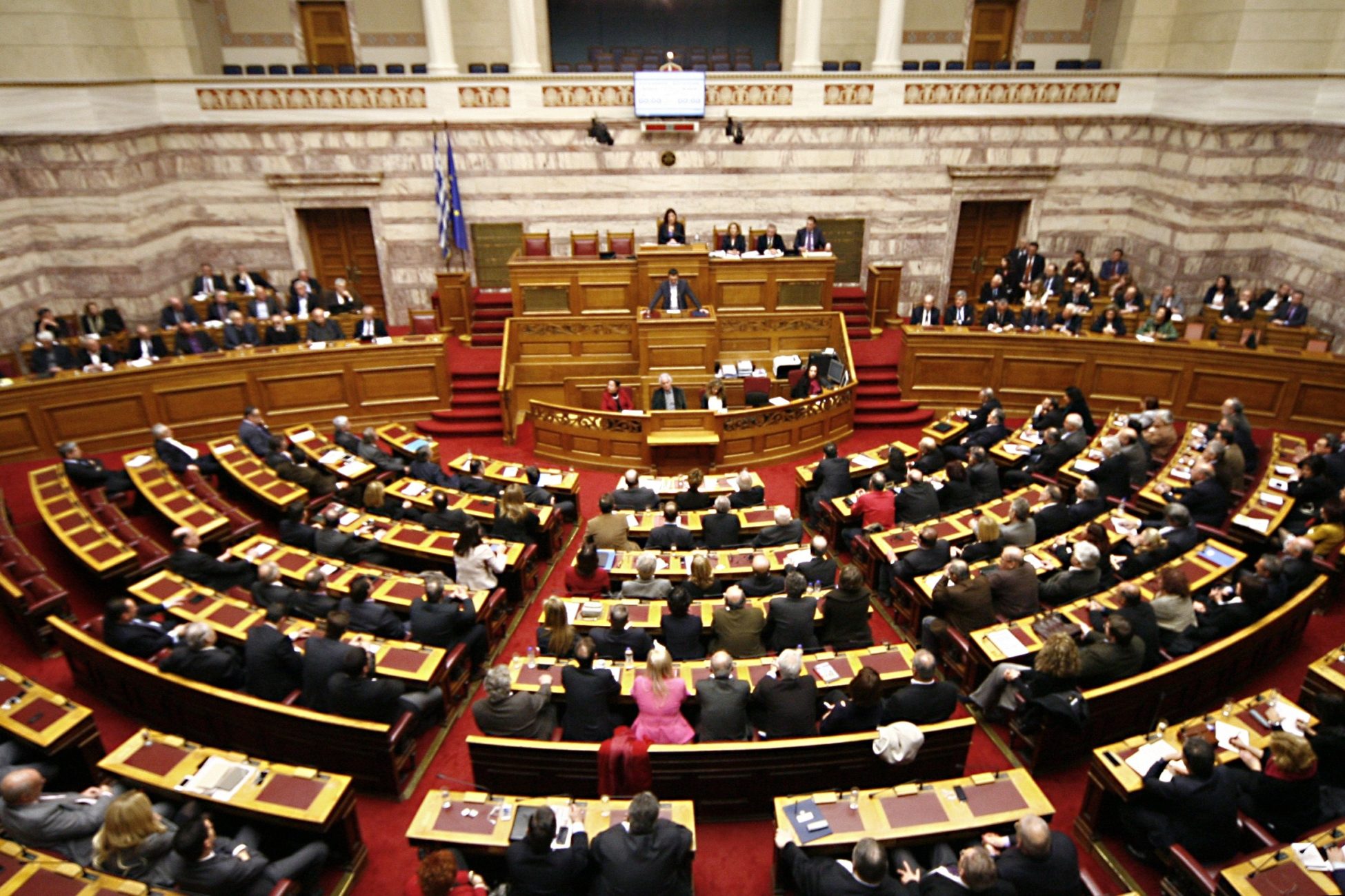 Ψηφίστηκε το πολυνομοσχέδιο – Με 152 «ναι» Ταμείο και “κόφτης”