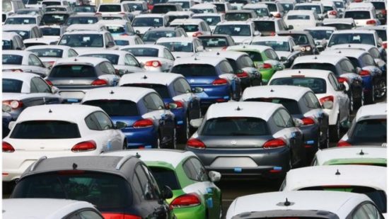 Σε 5ετές χαμηλό το ευρωπαϊκό μερίδιο αγοράς της VW