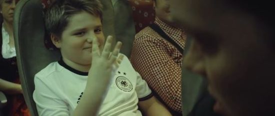 Η Lufthansa κάνει πλάκα στους Άγγλους οπαδούς