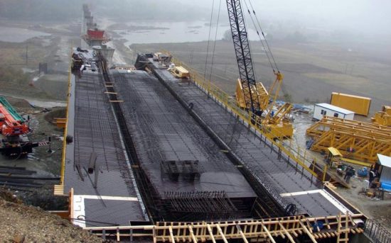 Στη Βουλή ο νόμος για τα δημόσια έργα – Τι αλλαγές φέρνει στις δημόσιες συμβάσεις και μελέτες