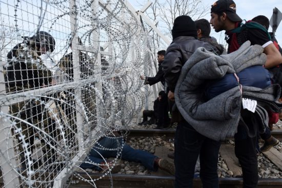 Ευρωκοινοβούλιο: Τραγωδία τα όσα συμβαίνουν στην Ειδομένη