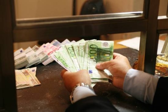 Τι προβλέπει η ρύθμιση για την εθελοντική δήλωση των «μαύρων» καταθέσεων