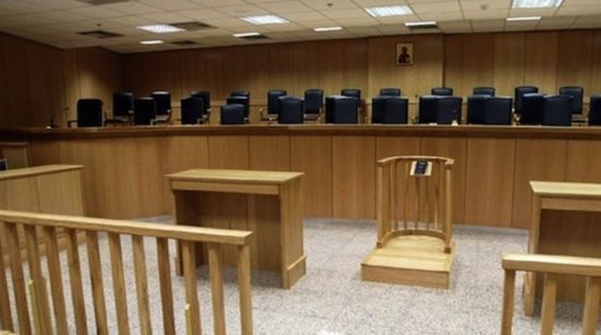 Πυρ ομαδόν από πέντε δικαστικές ενώσεις κατά Πολάκη