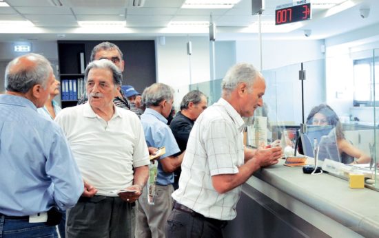 Colpo grosso: Η αλλαγή ημερομηνίας πληρωμής «τρώει» μια επικουρική!