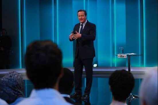 Κάμερον και Φάρατζ με διαφορετικά μηνύματα για το Brexit