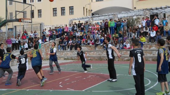 Τα σχολεία του Φίλη: Μεγαλύτερα διαλείμματα, λιγότερα μαθήματα και «κόφτης» στα Αρχαία